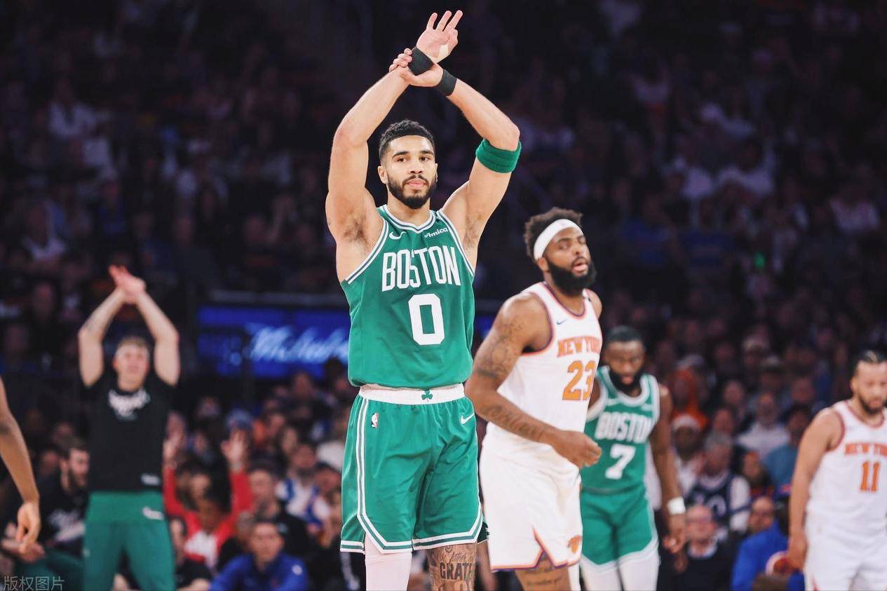 塔图姆遭遇五持续失利，澳大利亚队教练压力巨大！观众掌声雷动的简单介绍